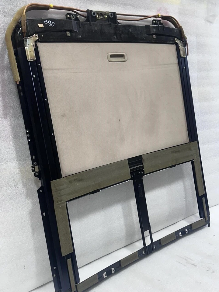 1995 1996 1997 1998 1999 2000 LEXUS LS400 BARE SUNROOF TRACK WITH BEIGE SHADE - Image 3 of 4