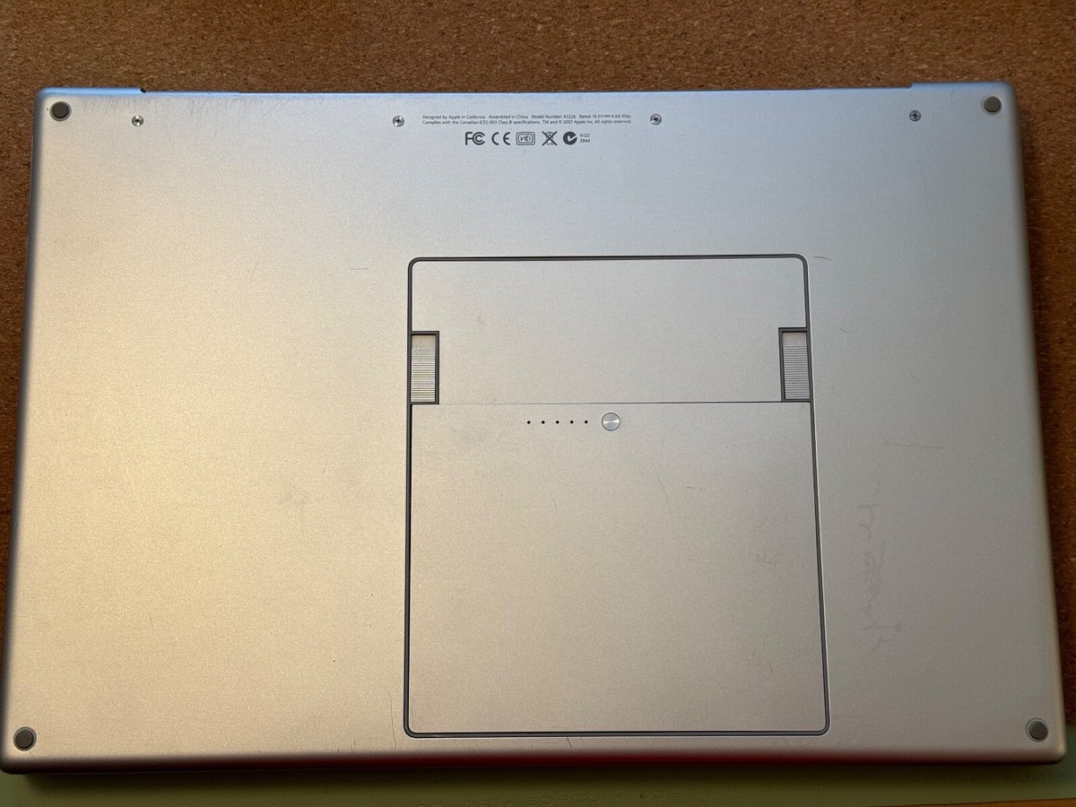 Apple A1226 MacBook Pro 2007 15
