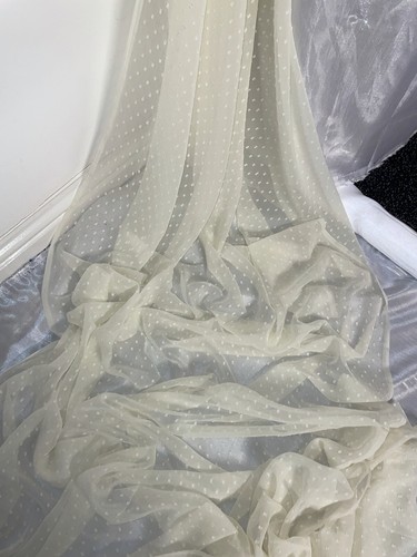 1 mtr cream dot dobby chiffon dress fabric...45” wide (114cm) - Picture 3 of 7