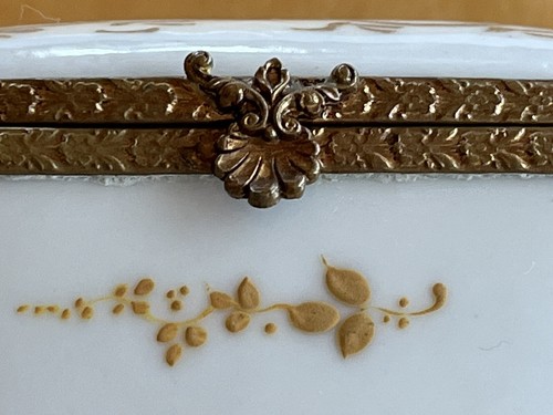 ANTIGUA F B S PORCELANA FRANCESA PINTADA A MANO CON BISAGRAS BARATIJA DORADA CAJA DE VESTIDOR - Imagen 5 de 11