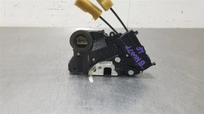 06 2006 Toyota Tacoma OEM conductor puerta delantera izquierda pestillo  Foto 3 de 4