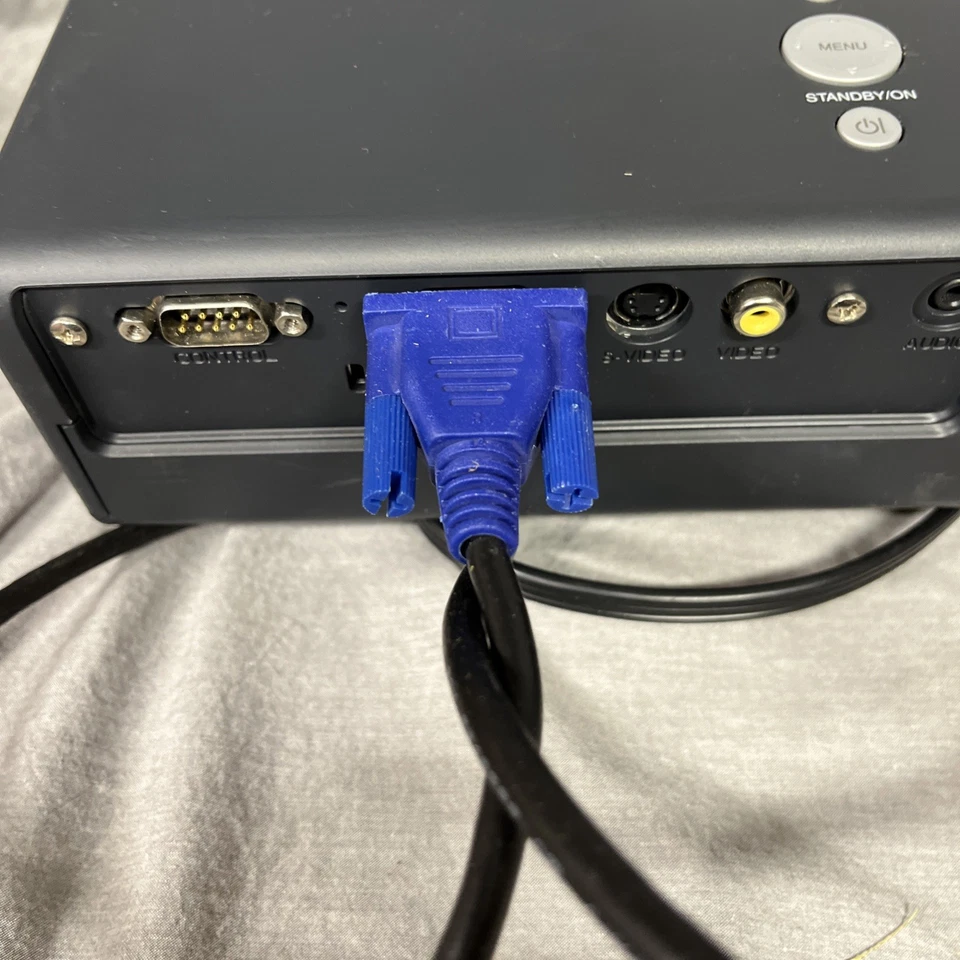 ViewSonic PJ452 LCD Portable Projector with remote and cables - Image 4 of 4