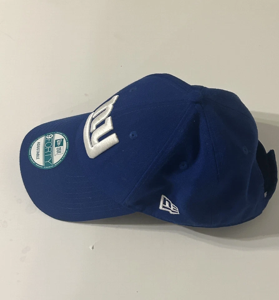New Era 9Forty NY Giants, logotipo de los Gigantes en blanco, gorra ajustable azul NFL usada Foto 4 de 4