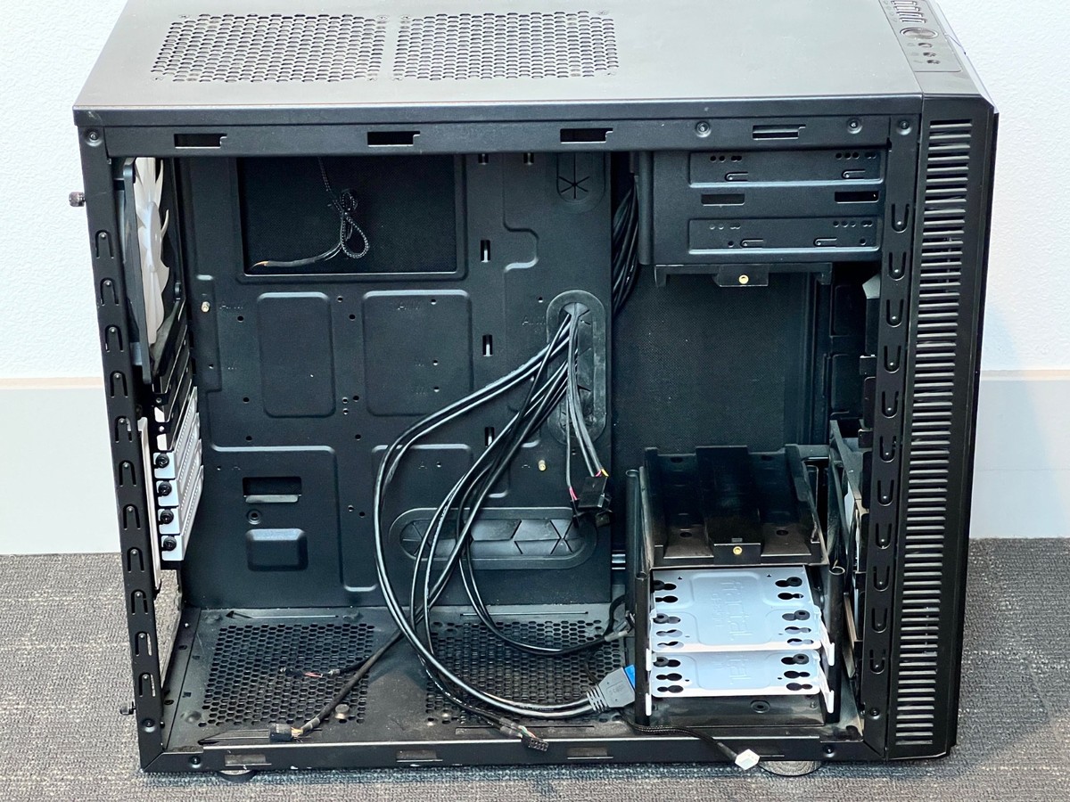 Fractal Design Define R4 Silent Mid Tower Computer Case - No HDD