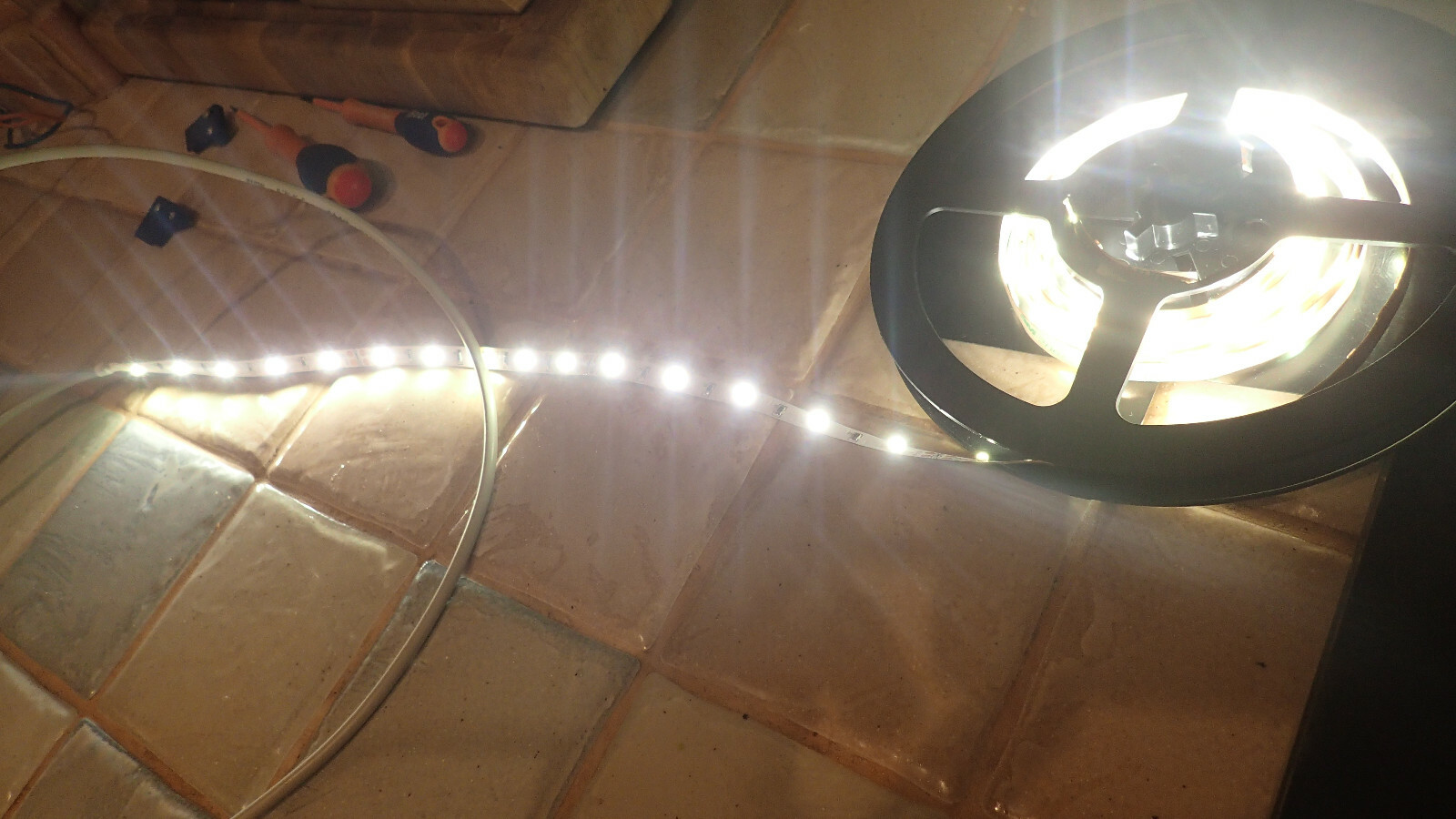 Ruban LED FLEXOLED 340 ARIC 2351 Blanc Chaud 3m 24v avec transformateur inclus