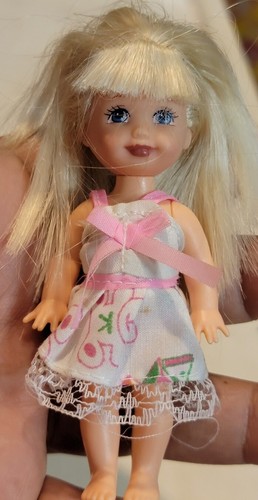 F12 Barbie Little Sister Puppe, Kelly, neu angezogen, C208B - Bild 2 von 6