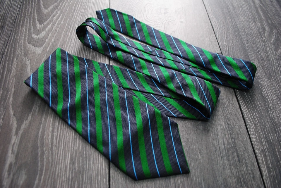 CORBATA BENTLEY RAYAS VERDE AZUL 100% SEDA CON LOGOTIPOS BENTLEY LUJO AUTÉNTICA Foto 2 de 4