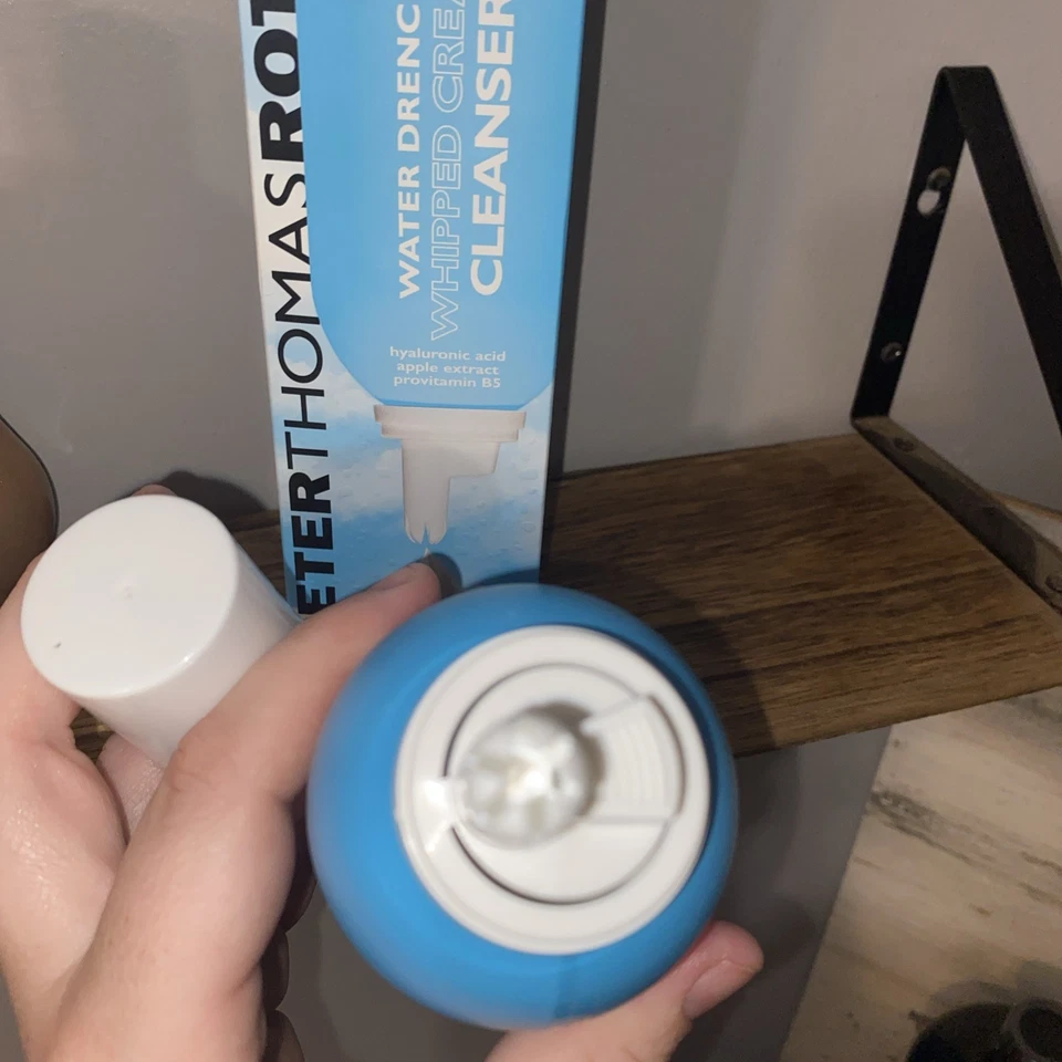 Limpiador en crema batida Peter Thomas Roth Water Drench Foto 4 de 4