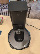 iRobot Roomba i7+ Robot Vacuum with Automatic Dirt Disposal base