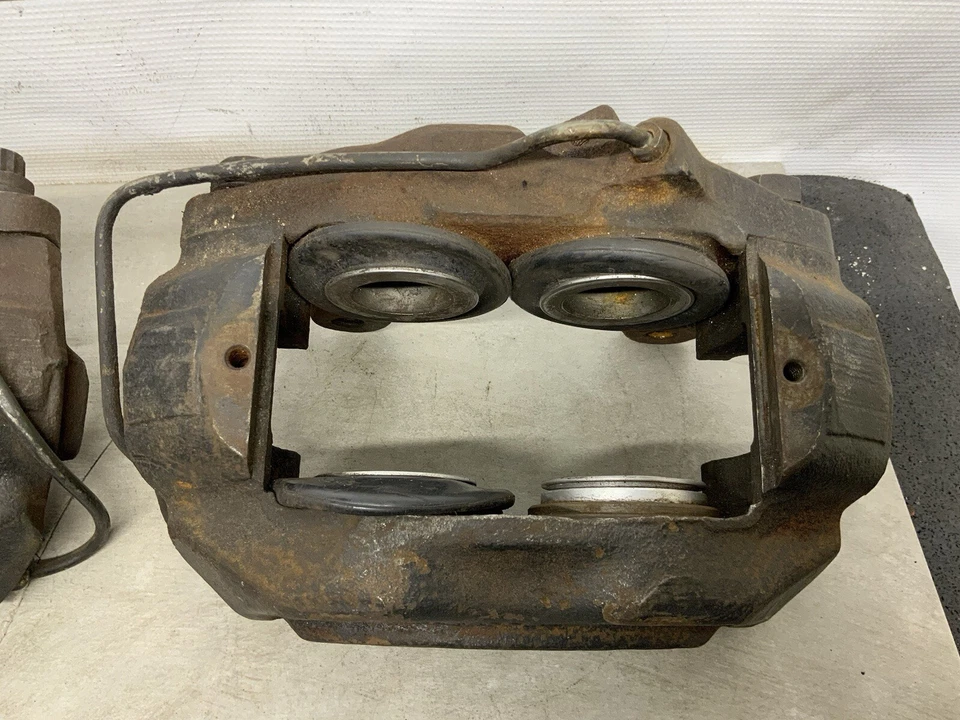 Par de pinzas de freno delanteras izquierda derecha Ford Thunderbird 1965-1967 Foto 4 de 4