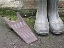 Image of Vintage Style Heavy Cast Iron Boot Jack. Garden, Allotment, Hiker Tool. NEW.