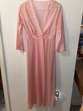 VIntage KAYSER Women’s Full Length Nylon Robe Pink Eyelet Medium Made In USA