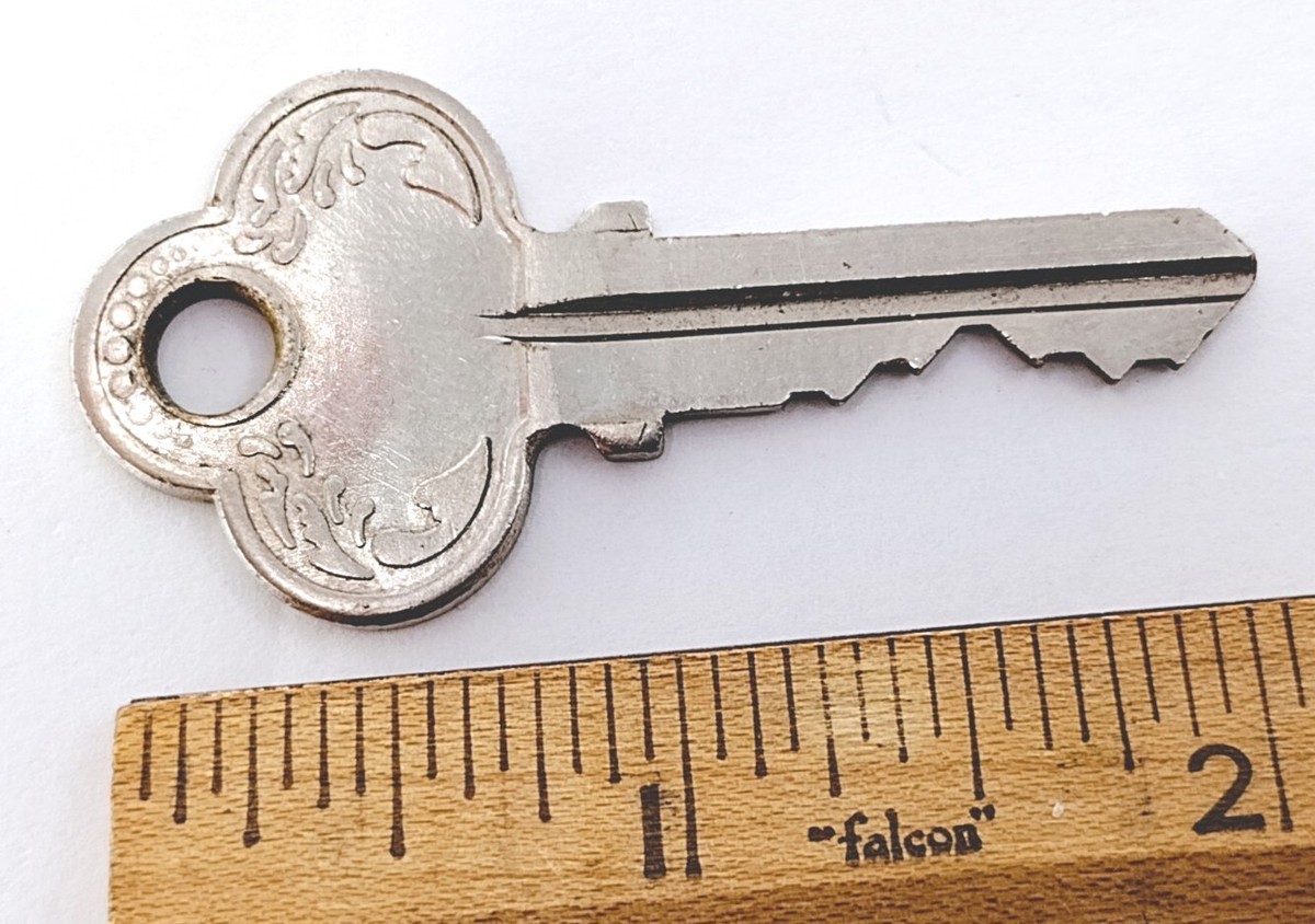 Vintage Key D13632 Scrollwork Bubble Bow Appx 2-1/8