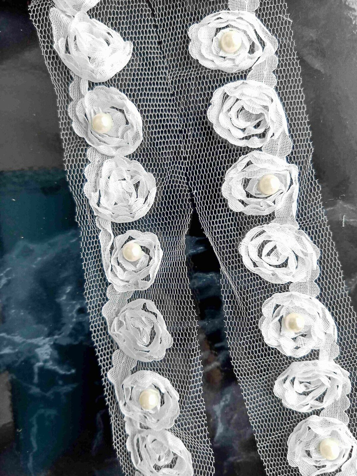 1 lfM. Spitzenborte Perlenbesetzt Tüllspitze Band Bordüre Blumen Weiß 38mm