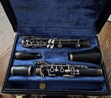 Selmer Clarinet CL 210 with Hard Case and Mouthpiece
