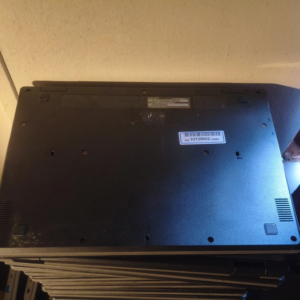 Acer Chromebook Serie C721 (N18Q12) 11.6" 1.6GHz Procesador AMD 4GB RAM 32GB HDD Foto 3 de 3