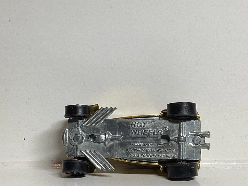 Vintage 1968 Hot Wheel Classic 32 Ford Vicky GOLD, Mattel Inc, EUA - Imagem 2 de 4