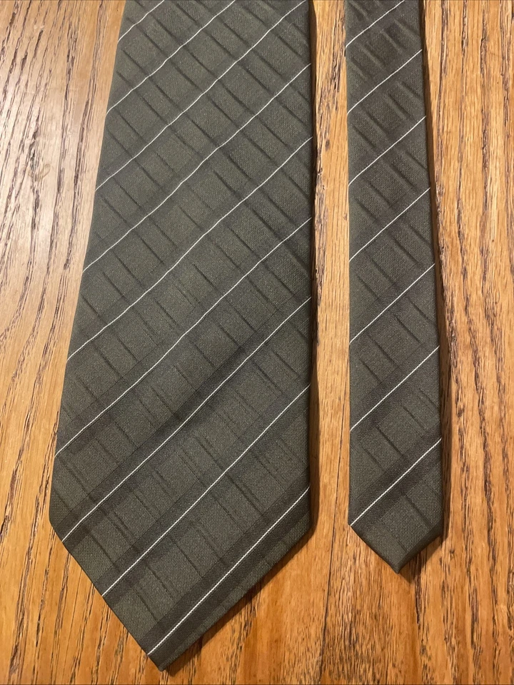 Gravata listrada de poliéster texturizado Beverly Hills Polo Club em excelente estado usado - Imagem 4 de 4