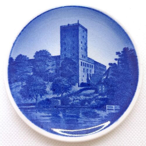 Three Royal Copenhagen 2010 Small Plates - 8cm - Picture 3 of 8