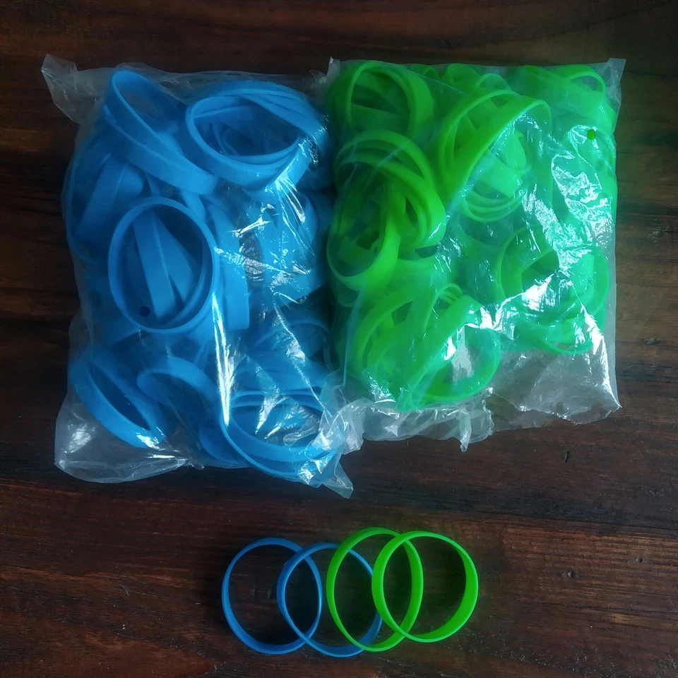 Bracelets en silicone sans impression - adulte - vert ou bleu - Photo 2/3