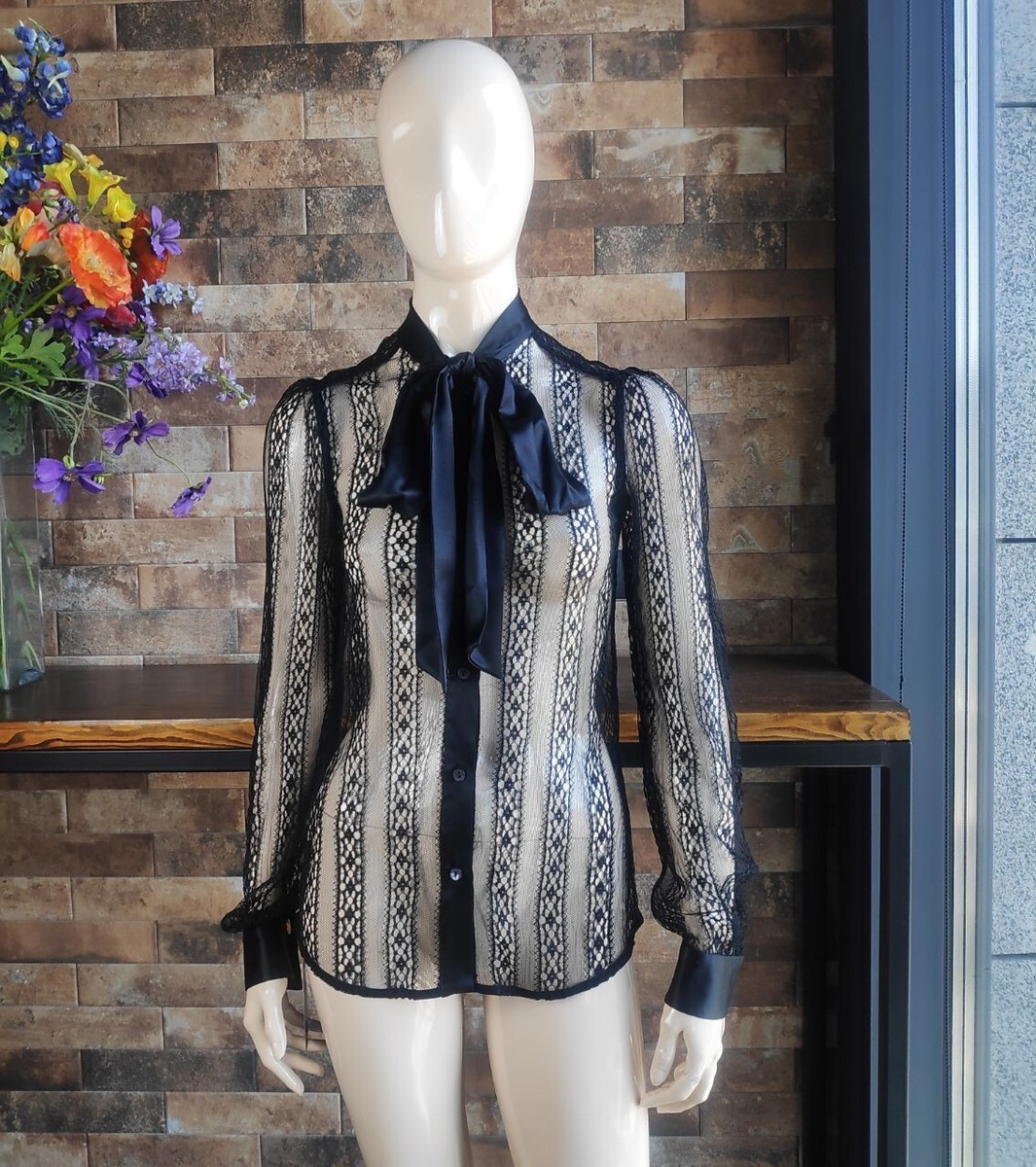 【送料&関税込】Dolce & Gabbana Black Lace Blouse Dolce & Gabbana Vintage Black Lace Blouse with Satin Trim