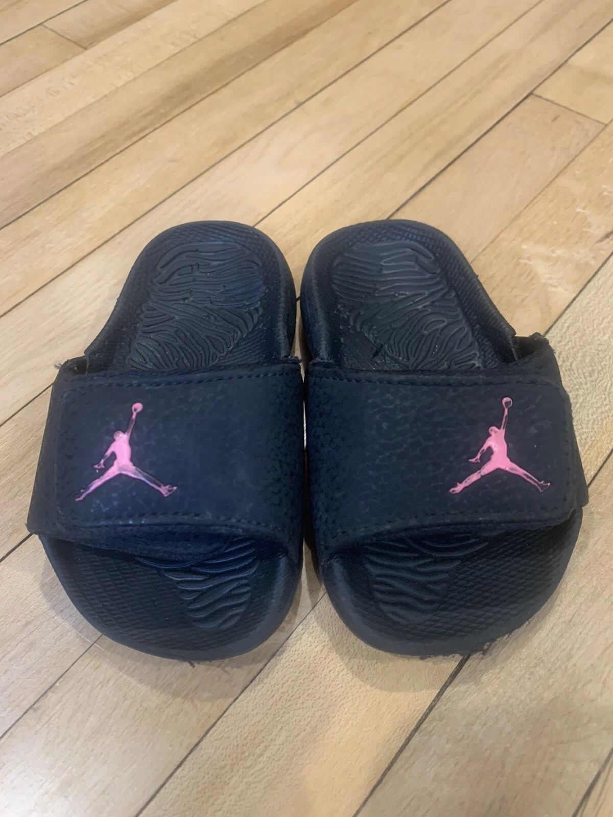 Sandali Baby Jordan Slides per bambina taglia 6 C neri rosa