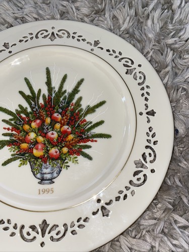 Lenox 1995 Virginia Colonial Bouquet Christmas Plate - Picture 5 of 9