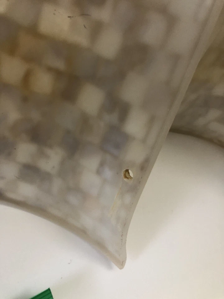 2 QUOIZEL MONTEREY PEN SHELL MOSAIC WALL SHADES   - Image 3 of 4