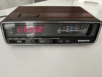 SANYODIGITAL　CLOCK　RADIO　新品未使用品　Vintage s-l400.jpg