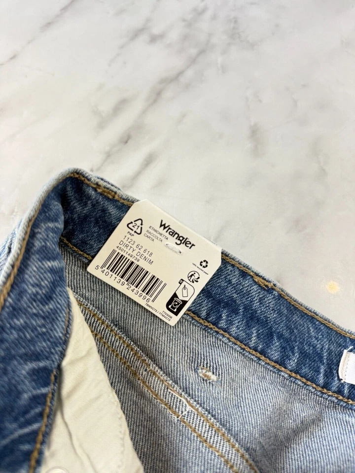Wrangler - Sunset Mid Rise Straight Denim Jeans - Dirty Denim Blue W28 L32 - Image 4 of 4