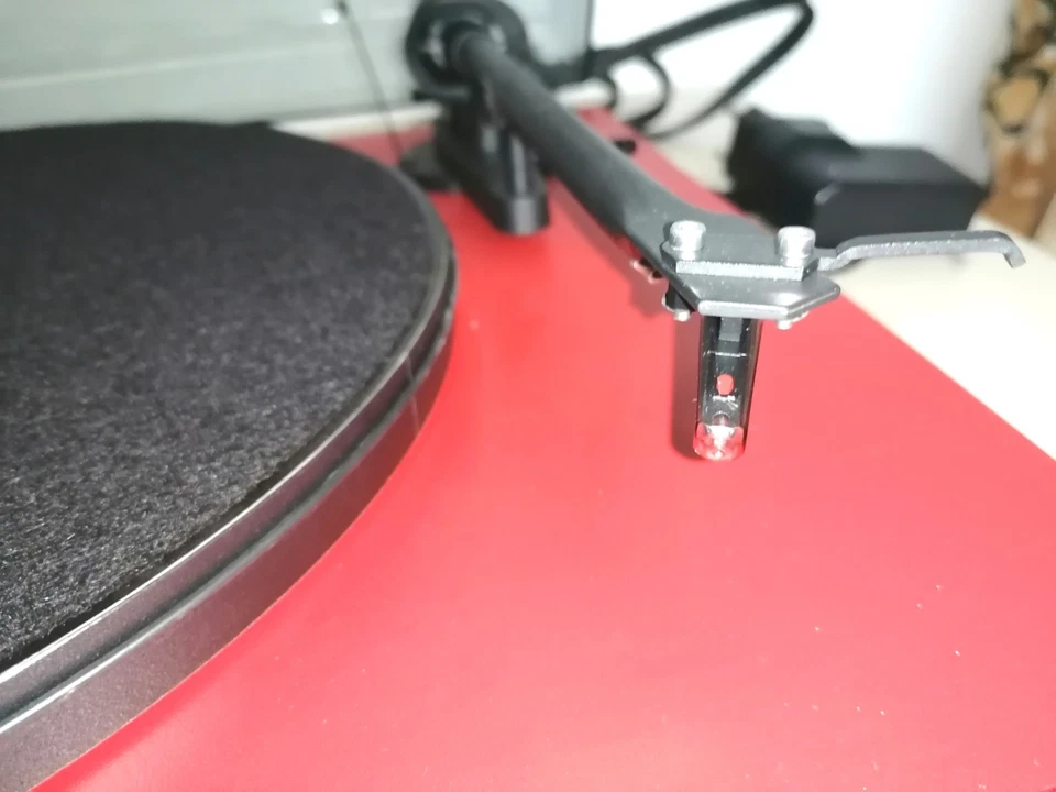 Giradischi Pro-Ject Essential 2 Red Made In Austria + Ortofon @ Poject Technics - Immagine 3 di 4