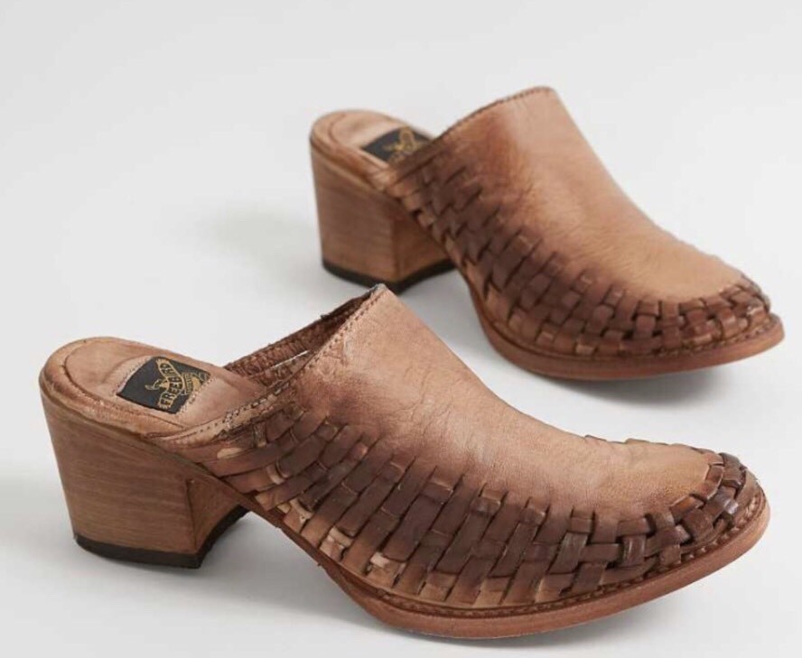 FREEBIRD BY STEVEN SOFIA MULES/CLOGS  RARE NEW Slides, Boho Tan shoes Retired image 4