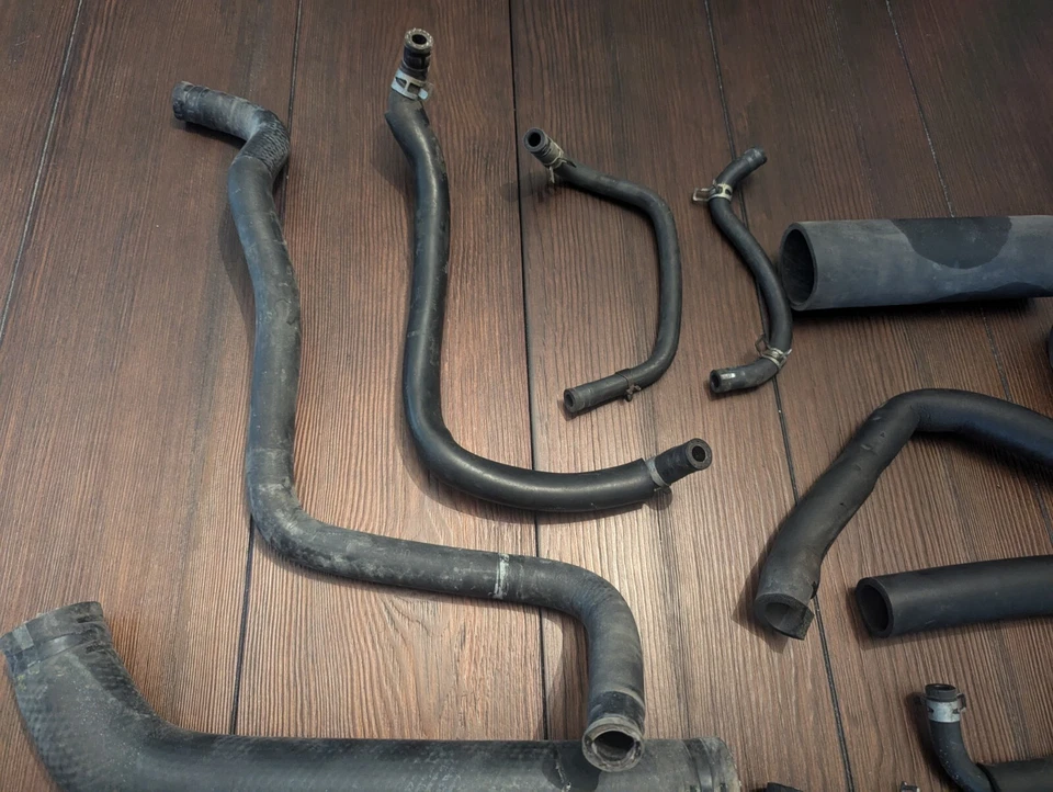 Paquete de cubierta térmica y abrazadera de manguera de refrigerante de radiador Toyota MR2 Spyder usado Foto 3 de 4