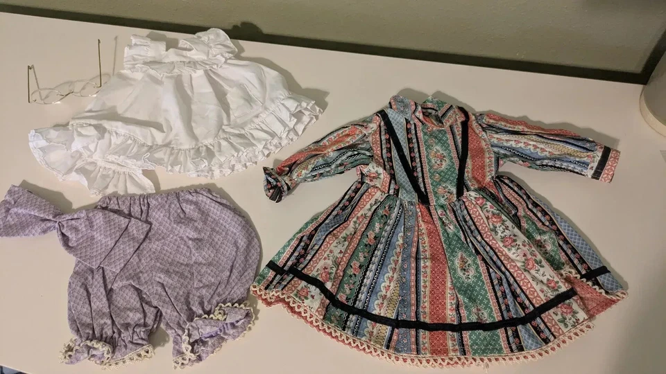 American Girl Kirsten Larson principios de la década de 1990 con trajes adicionales - ¡Dueña original! Foto 4 de 4