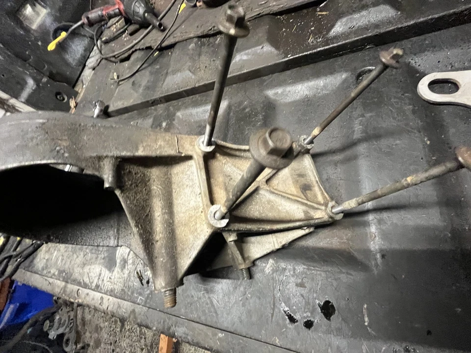 93-96 FORD F-150 F-250 5.0L 5.8L DIREÇÃO HIDRÁULICA A/C SUPORTE DE BOMBA F3TA-3C511-AA - Imagem 4 de 4