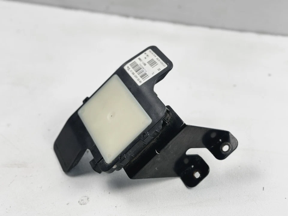 2016-2018 HYUNDAI TUSCON REAR LH BLIND SPOT SENSOR RADAR MODULE OEM 95811-D3000 - Image 4 of 4