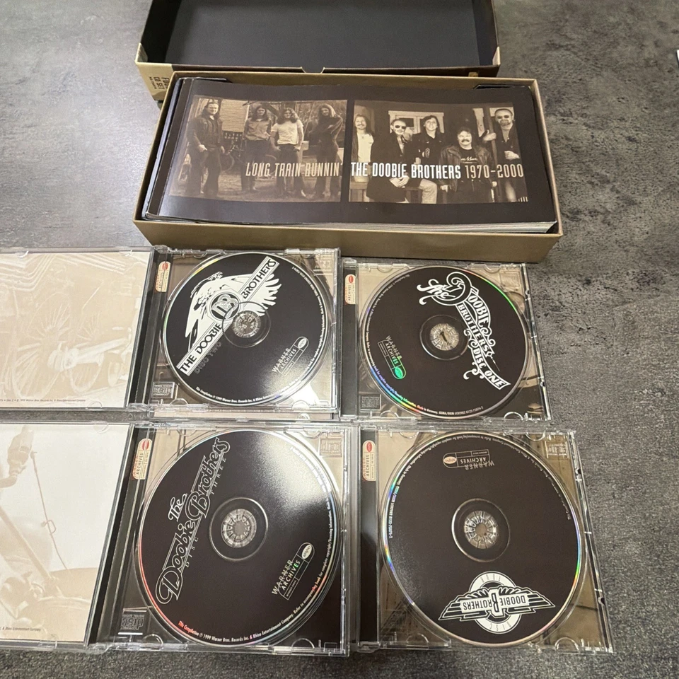 THE DOOBIE BROTHERS 1970-2000 - Long Train Runnin (4 CD Box Set +  Booklet) - Bild 3 von 3
