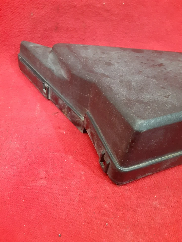 Cubierta de caja de fusibles debajo del capó Subaru Outback Legacy 1999-2004 plástico negro Foto 3 de 4