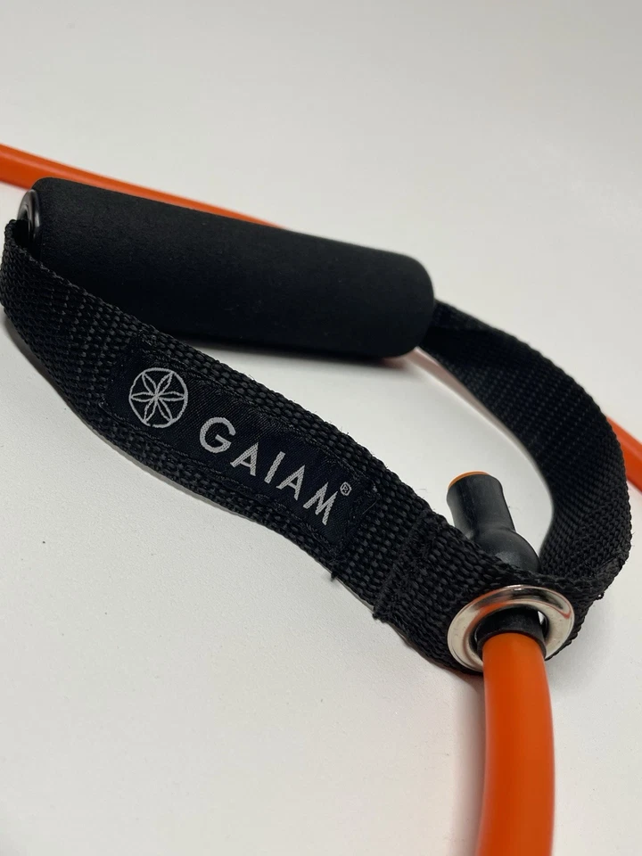 Banda de resistencia Gaiam 3 en 1 naranja con asas de agarre cómodas Foto 3 de 4