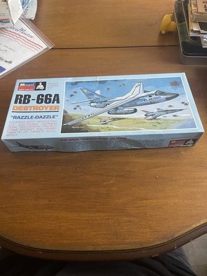 monogram  RB-66A Destroyer RAZZLE-DAZZLE USAF  JET PA204-130  MODEL