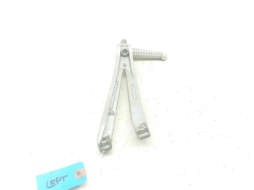 04-06 Yamaha YZF R1 clavija de pie de pasajero izquierdo con soporte de montaje Foto 2 de 4