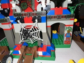 LEGO Adventurers Jungle Amazon Ancient Ruins 5986 Most of the Parts w/Sun Disk