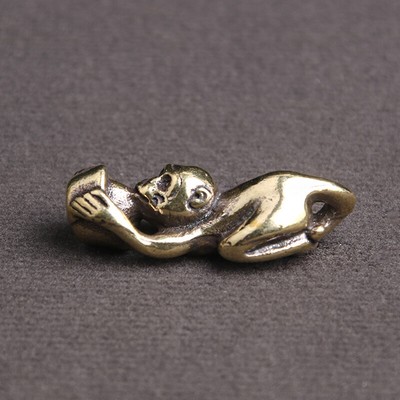 Brass Monkey Holding Ingot Money, Golden Treasure Keychain Pendant Zodiac. _cn