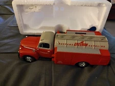 First Gear 29-1105 1951 Ford F-6 Fuel Tanker Chevron Sampler 1:34 Scale