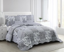 Brilliant Sunshine Grey Flowers Patchwork, 3-Piece Quilt Set with 2 Shams, Rever