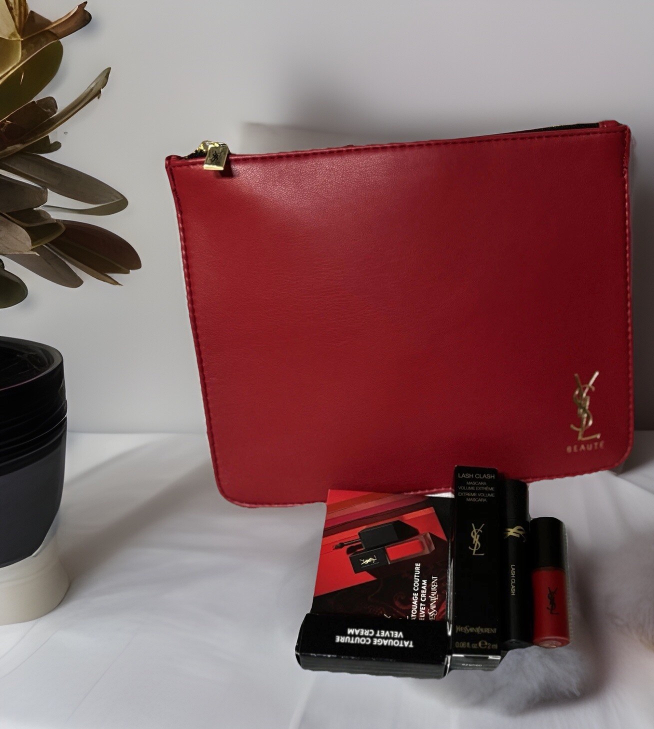 Pacchetto pochette skinny trucco rosso Yves Saint Laurent Beaute YSL con mascara e lippie