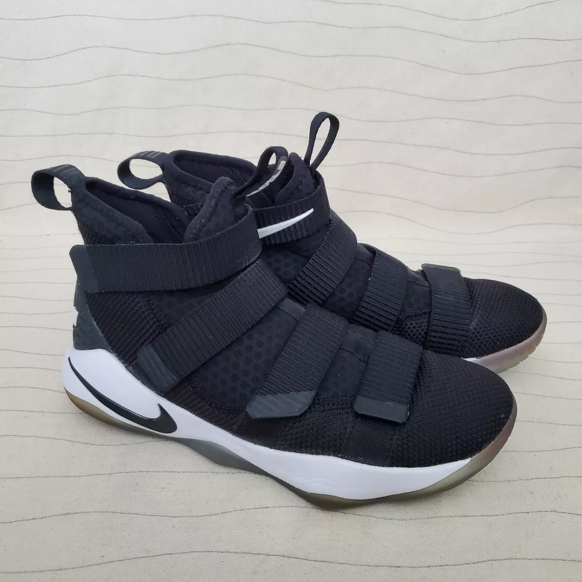 Lebron soldier 11 court general 2025