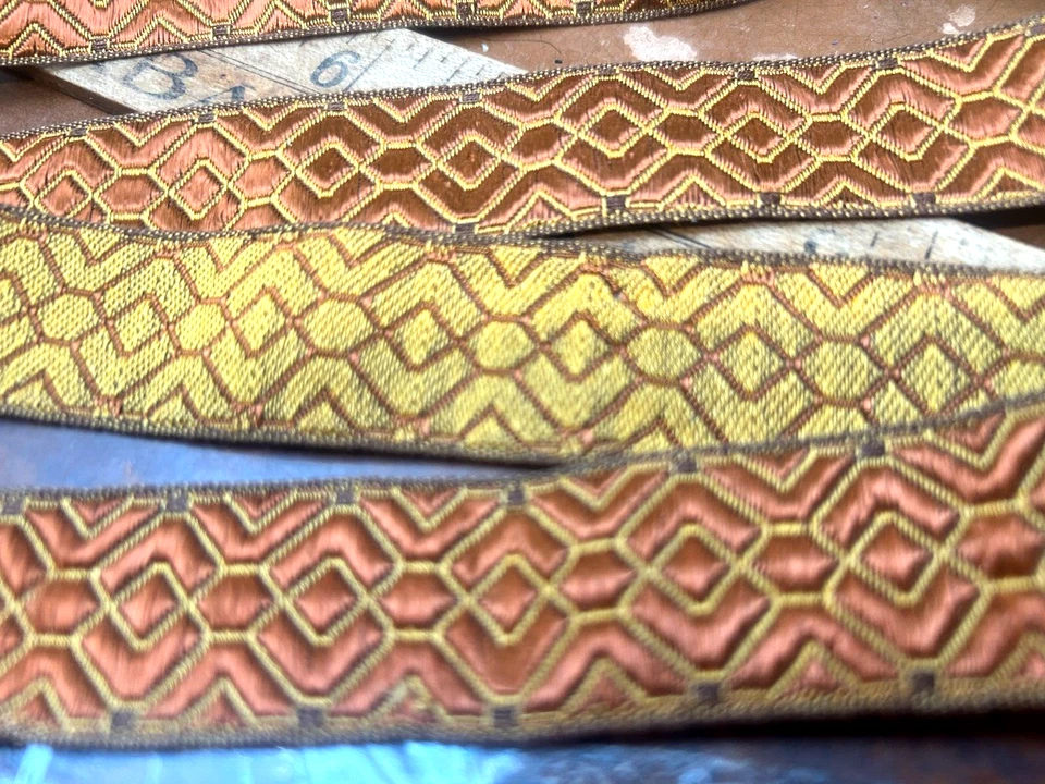 fita vintage bordada algodão acabamento de seda 1 1/8" 1yd feita na França - Imagem 4 de 4