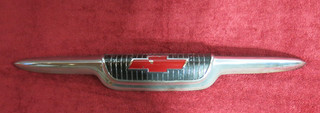 1956 1957 CHEVROLET PICKUP TRUCK HOOD EMBLEM 3725689 BOWTIE GM PANEL SUBURBAN US
