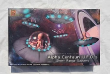 Pegasus Alpha Centauri U.F.O. with Alien Figures 1:32 Scale Model Kit 9102 Open